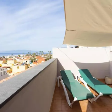 Townhouse With Pool And Sea View In Hébergement de vacances *
