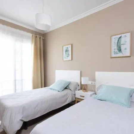 Hébergement de vacances Townhouse With Pool And Sea View In *