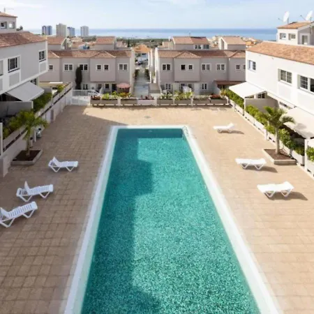 Townhouse With Pool And Sea View In Hébergement de vacances *