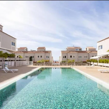 Townhouse With Pool And Sea View In קיאו סלבאחה