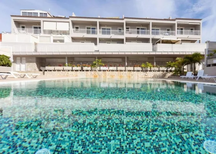 Dom wakacyjny Townhouse With Pool And Sea View In