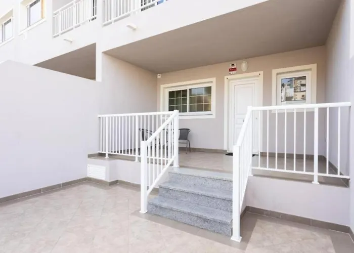 Townhouse With Pool And Sea View In Callao Salvaje