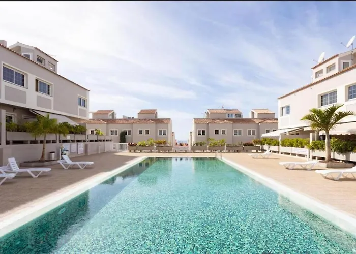 Townhouse With Pool And Sea View In Callao Salvaje