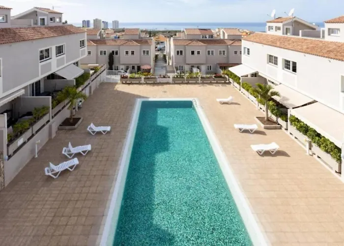 Townhouse With Pool And Sea View In Casa de Férias *