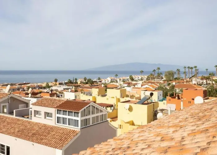 Townhouse With Pool And Sea View In Callao Salvaje