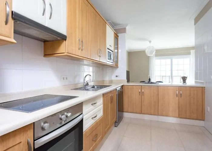 펜션 Townhouse With Pool And Sea View In