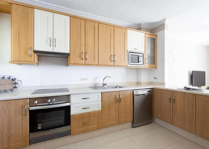 Townhouse With Pool And Sea View In